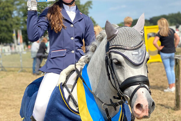 Eind juli werden Sam en Silverstar Gelders kampioen springen klasse 50 cm